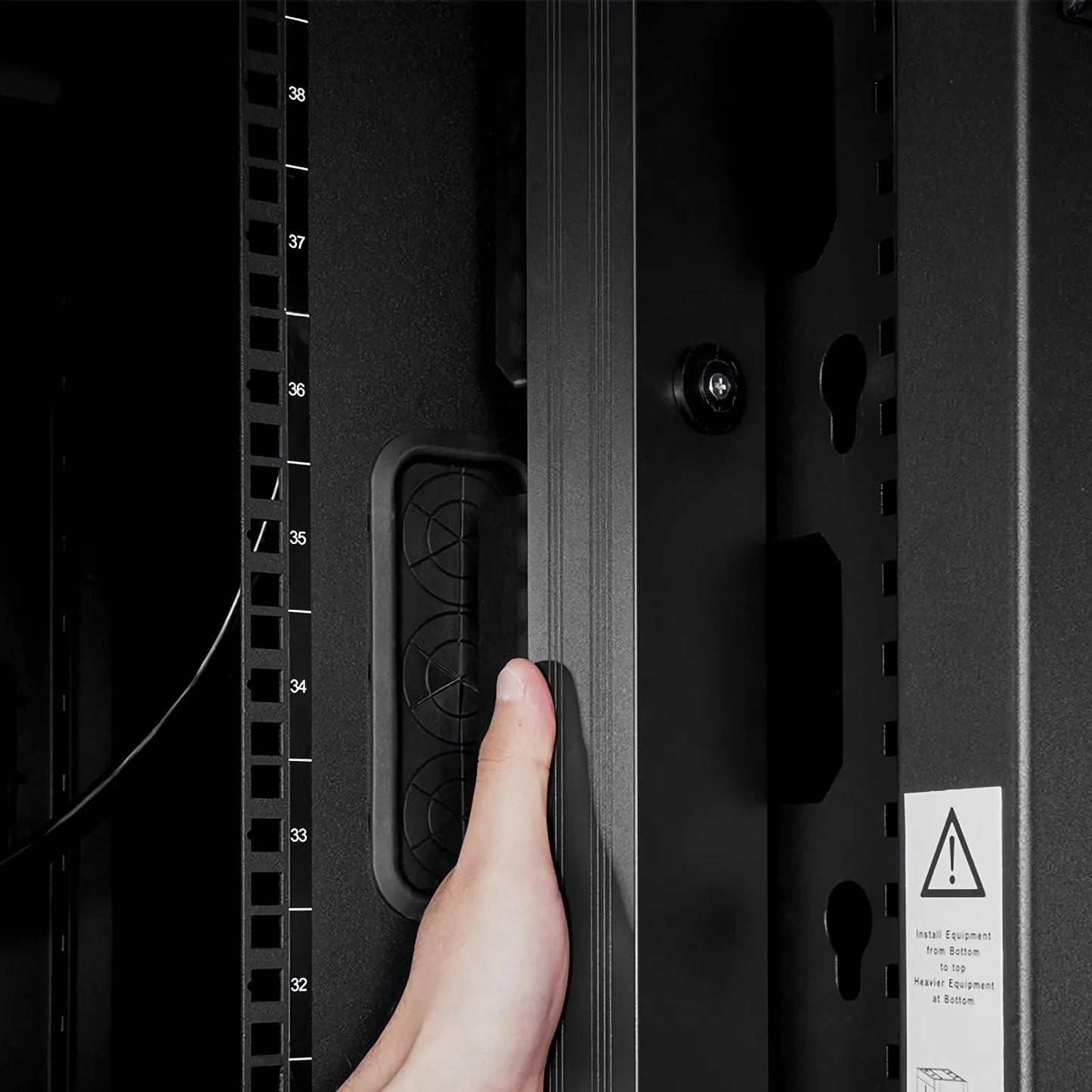 21.06kW 3-Phase 32A/380V Switched Rack PDU, 21 x C13 & 3 x C19 Outlets, IEC309 32A 3P+N+E Plug, 10ft Cord, 0U Vertical