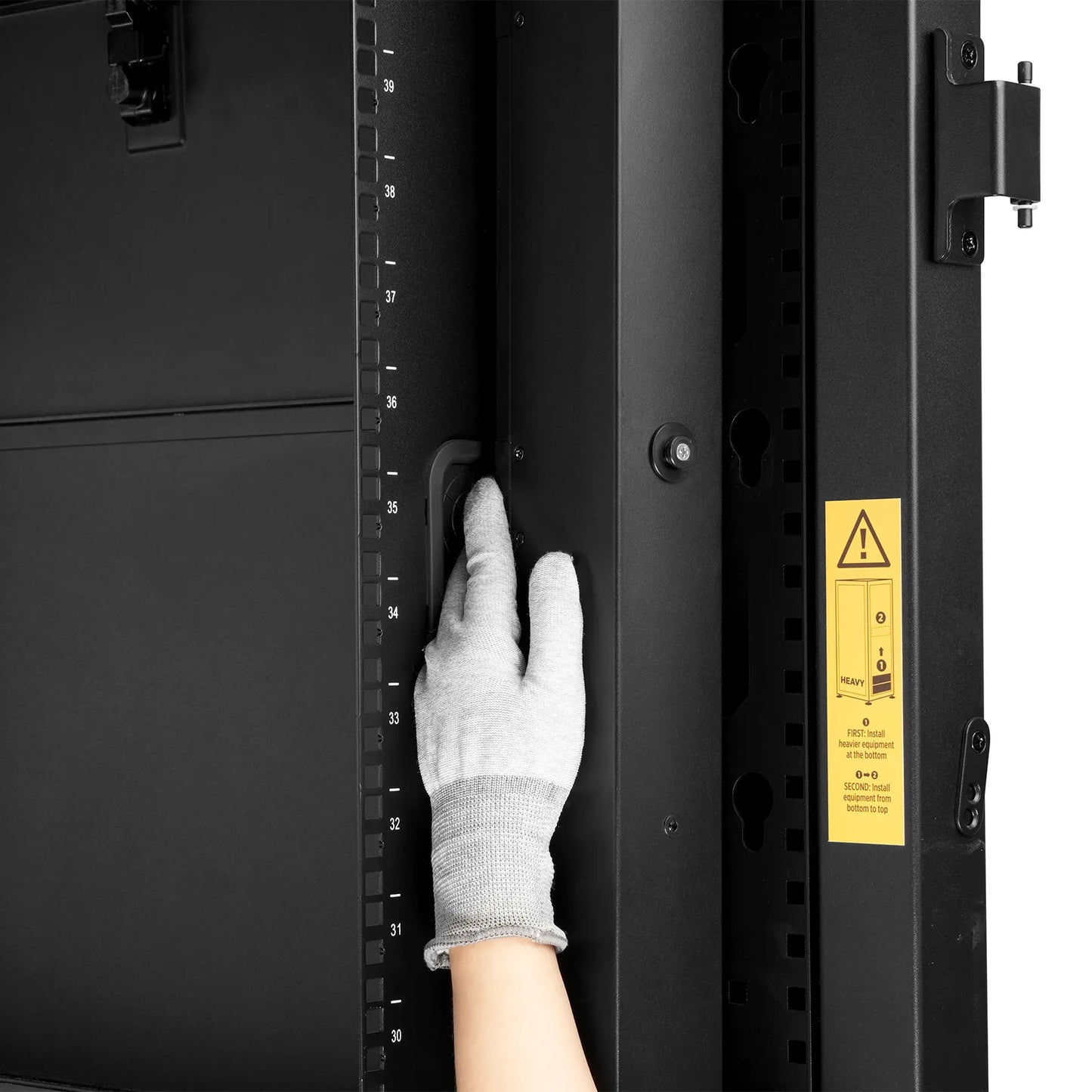 7.20kW Single-Phase 30A/240V Switched Rack PDU, 21 x C13 & 3 x C19 Outlets, NEMA L6-30P Plug, 10ft Cord, 0U Vertical